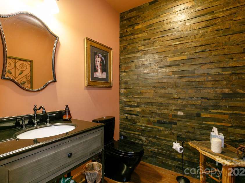 25 Ivy Point Lane, Burnsville, NC 28714.  MLS# CAR4247786, YatesRealty ID 7062. 