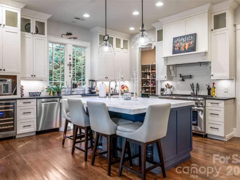 86 Brookline Drive, Asheville, NC 28803.  MLS# CAR4308980, YatesRealty ID 7062. 