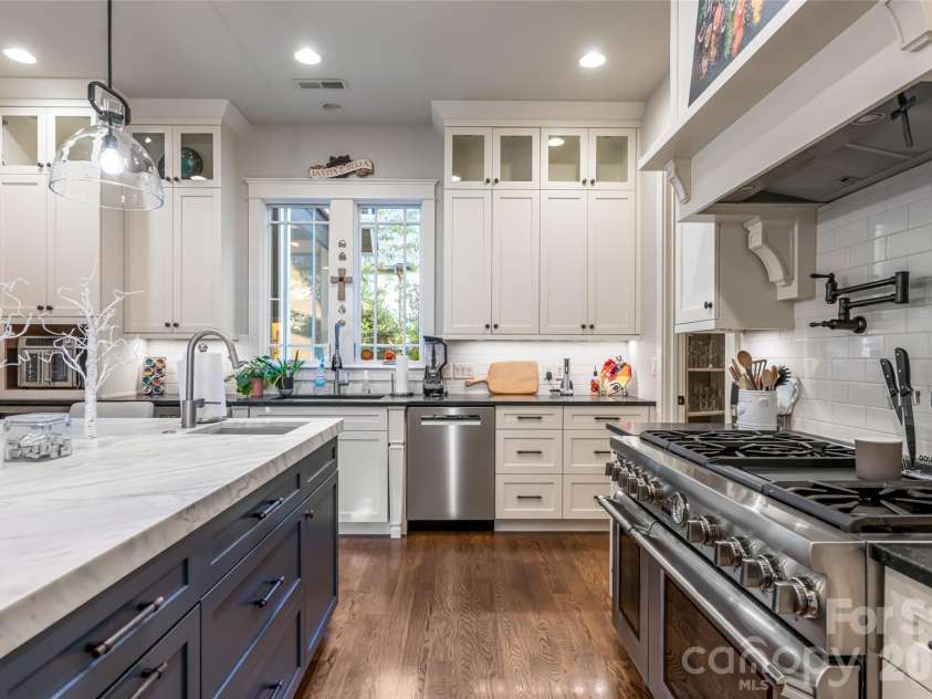 86 Brookline Drive, Asheville, NC 28803.  MLS# CAR4308980, YatesRealty ID 7062. 