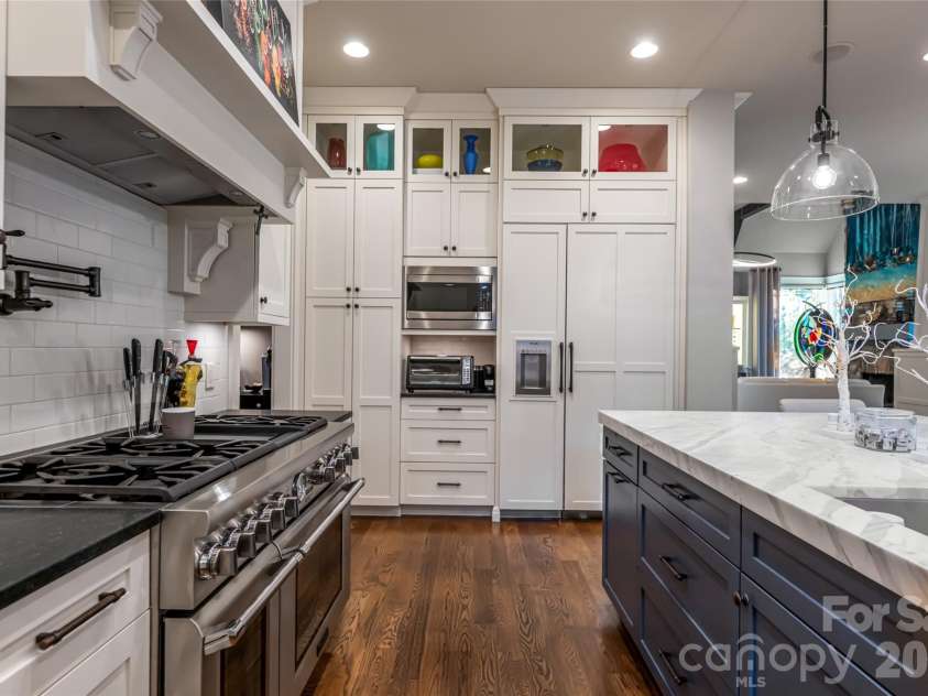 86 Brookline Drive, Asheville, NC 28803.  MLS# CAR4308980, YatesRealty ID 7062. 