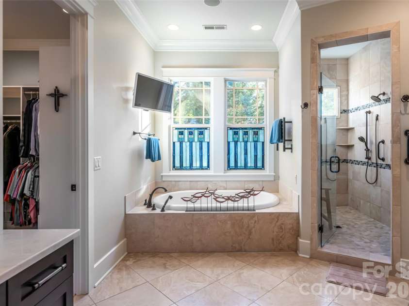 86 Brookline Drive, Asheville, NC 28803.  MLS# CAR4308980, YatesRealty ID 7062. 