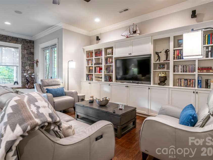 86 Brookline Drive, Asheville, NC 28803.  MLS# CAR4308980, YatesRealty ID 7062. 