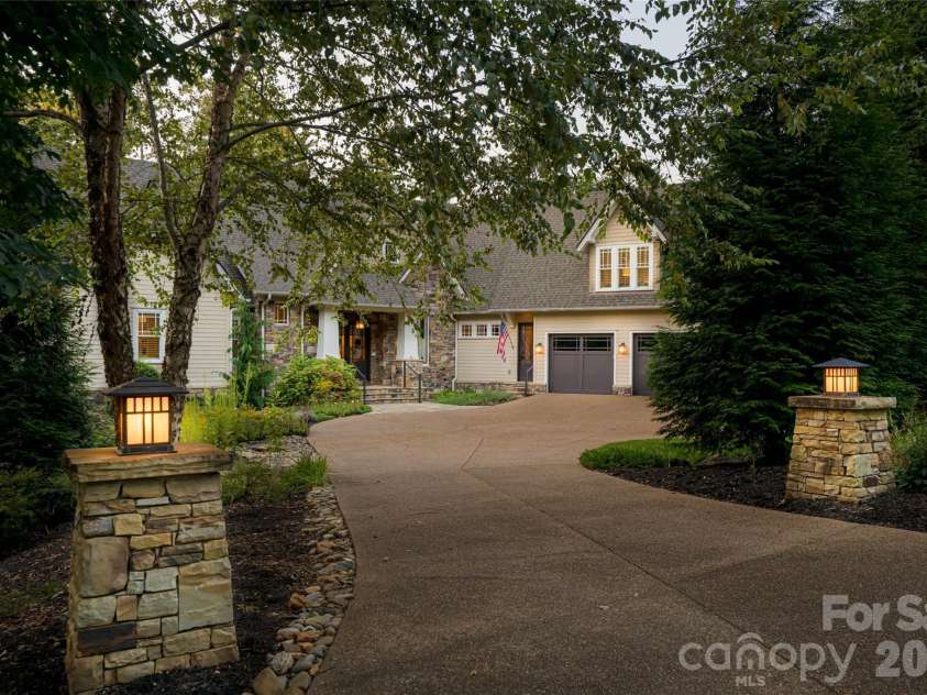 86 Brookline Drive, Asheville, NC 28803.  MLS# CAR4308980, YatesRealty ID 7062. 