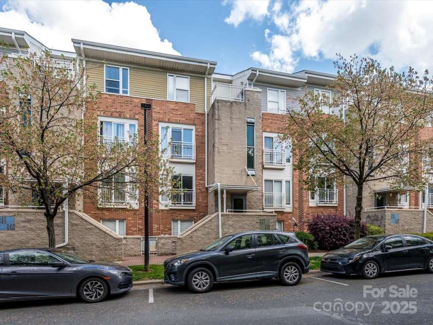 535 Donatello Avenue, Charlotte, NC 28205.  MLS# CAR4241924, YatesRealty ID 7063. 