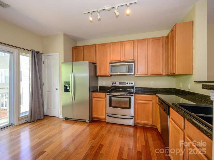 535 Donatello Avenue, Charlotte, NC 28205.  MLS# CAR4241924, YatesRealty ID 7063. 