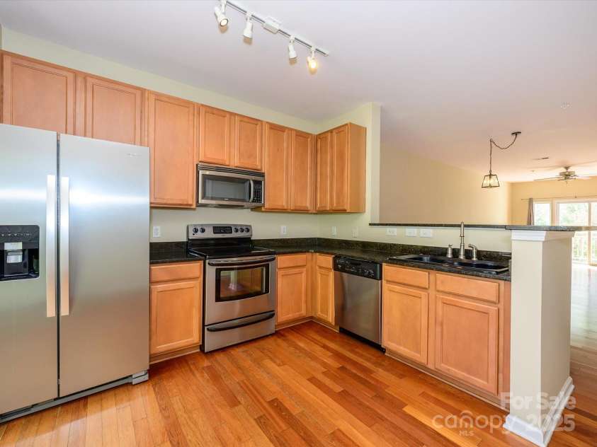 535 Donatello Avenue, Charlotte, NC 28205.  MLS# CAR4241924, YatesRealty ID 7063. 