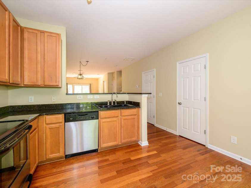 535 Donatello Avenue, Charlotte, NC 28205.  MLS# CAR4241924, YatesRealty ID 7063. 