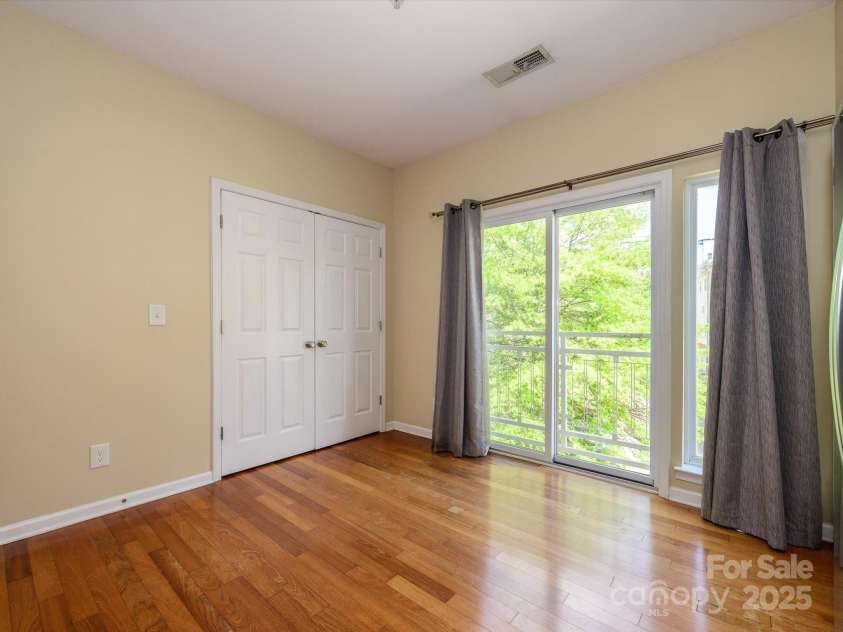 535 Donatello Avenue, Charlotte, NC 28205.  MLS# CAR4241924, YatesRealty ID 7063. 