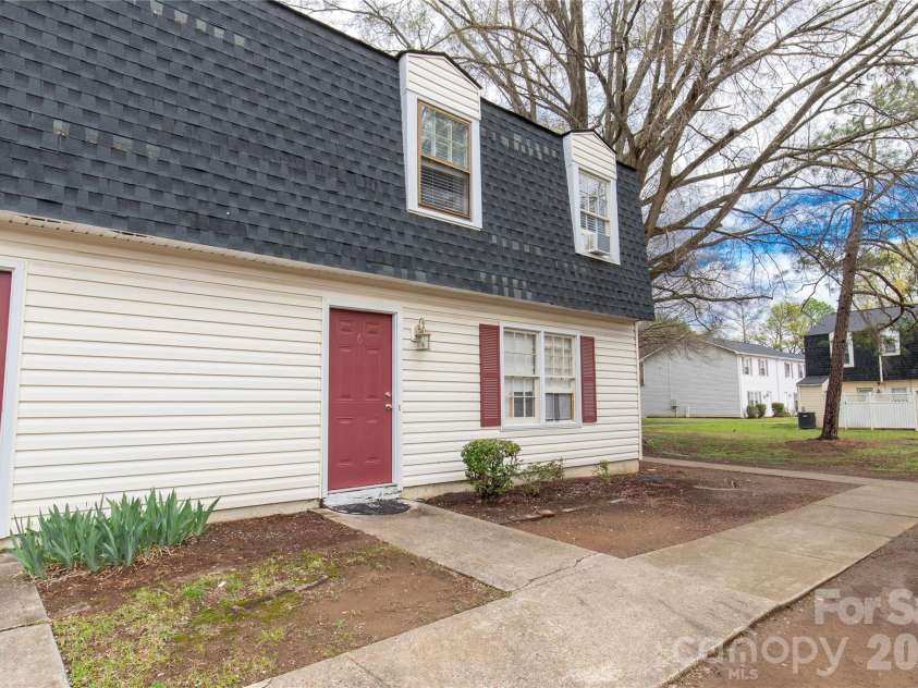 2222 Yorkhills Drive, Charlotte, NC 28217.  MLS# CAR4356923, YatesRealty ID 7065. 