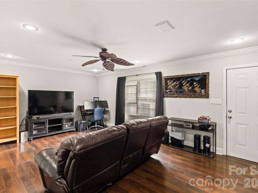 2222 Yorkhills Drive, Charlotte, NC 28217.  MLS# CAR4356923, YatesRealty ID 7065. 