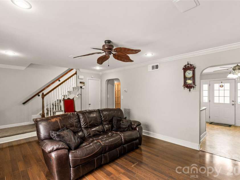 2222 Yorkhills Drive, Charlotte, NC 28217.  MLS# CAR4356923, YatesRealty ID 7065. 