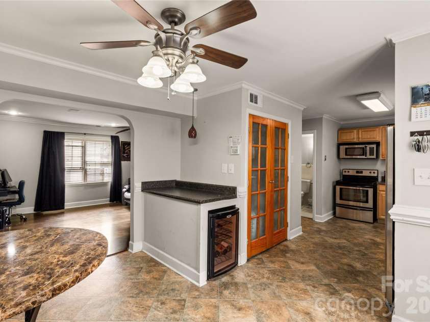 2222 Yorkhills Drive, Charlotte, NC 28217.  MLS# CAR4356923, YatesRealty ID 7065. 