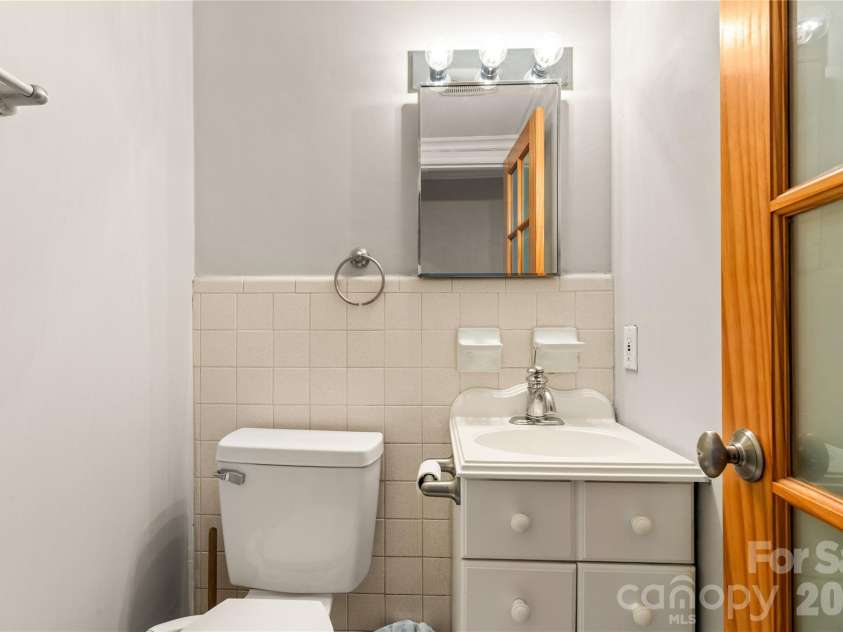 2222 Yorkhills Drive, Charlotte, NC 28217.  MLS# CAR4356923, YatesRealty ID 7065. 