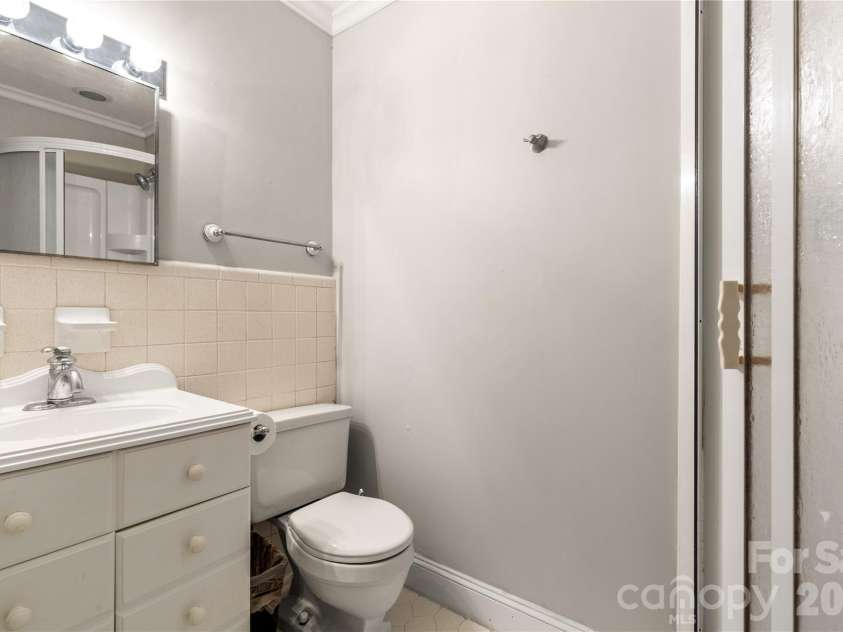 2222 Yorkhills Drive, Charlotte, NC 28217.  MLS# CAR4356923, YatesRealty ID 7065. 