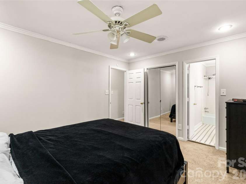 2222 Yorkhills Drive, Charlotte, NC 28217.  MLS# CAR4356923, YatesRealty ID 7065. 