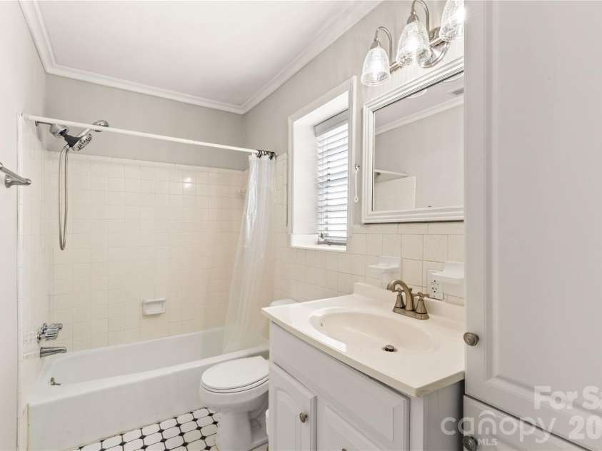 2222 Yorkhills Drive, Charlotte, NC 28217.  MLS# CAR4356923, YatesRealty ID 7065. 