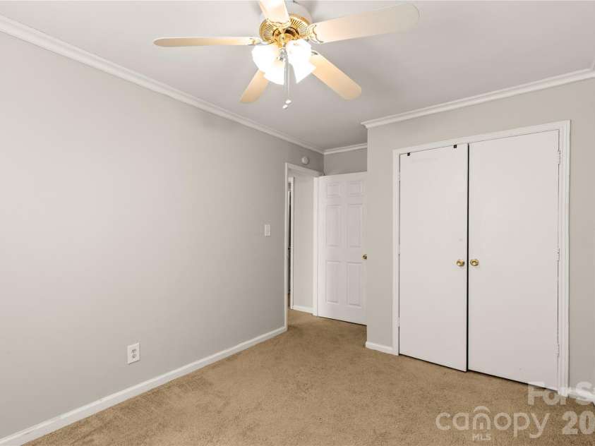 2222 Yorkhills Drive, Charlotte, NC 28217.  MLS# CAR4356923, YatesRealty ID 7065. 