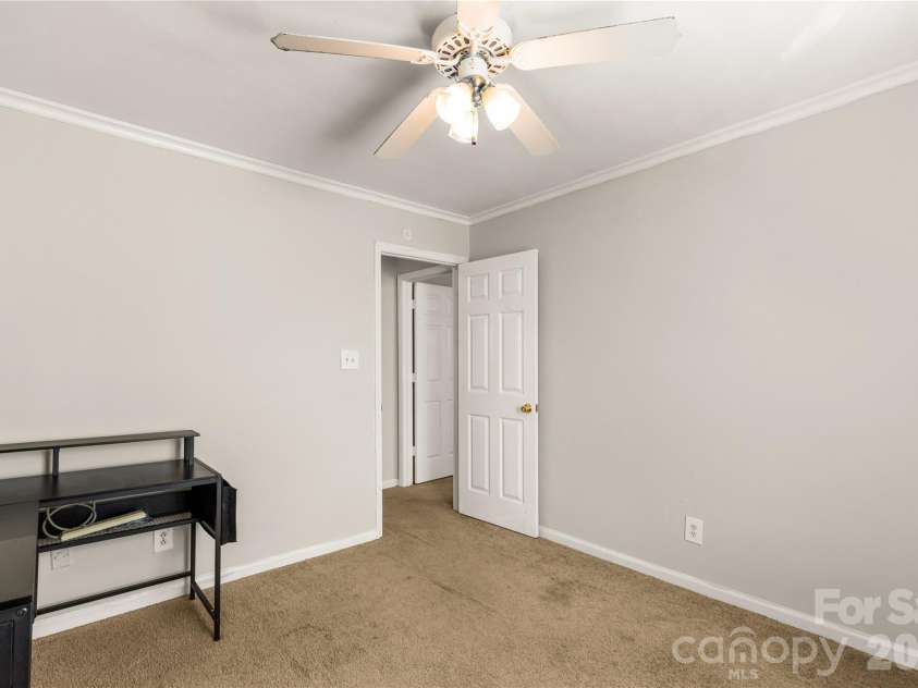 2222 Yorkhills Drive, Charlotte, NC 28217.  MLS# CAR4356923, YatesRealty ID 7065. 