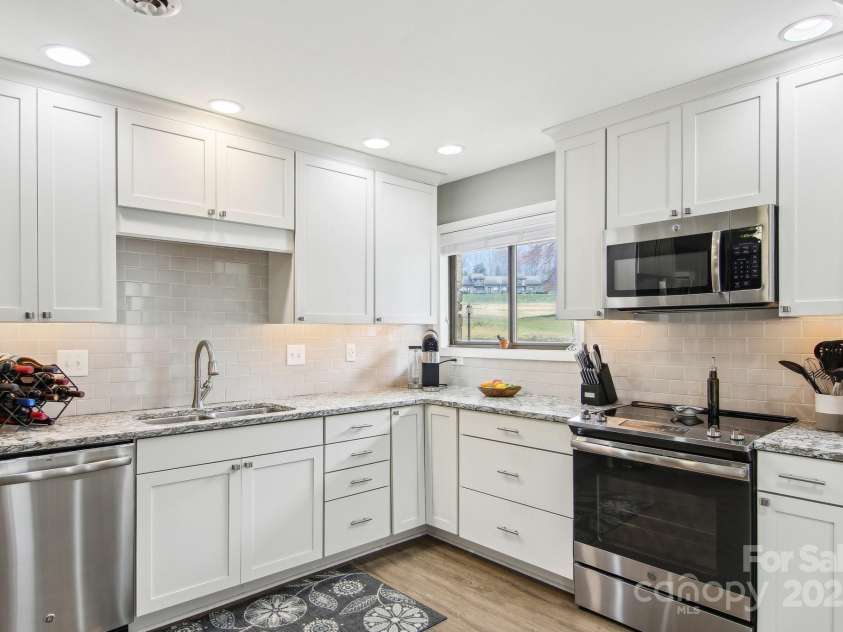 441 Mountains Boulevard, Lake Lure, NC 28746.  MLS# CAR4238819, YatesRealty ID 7068. Kitchen