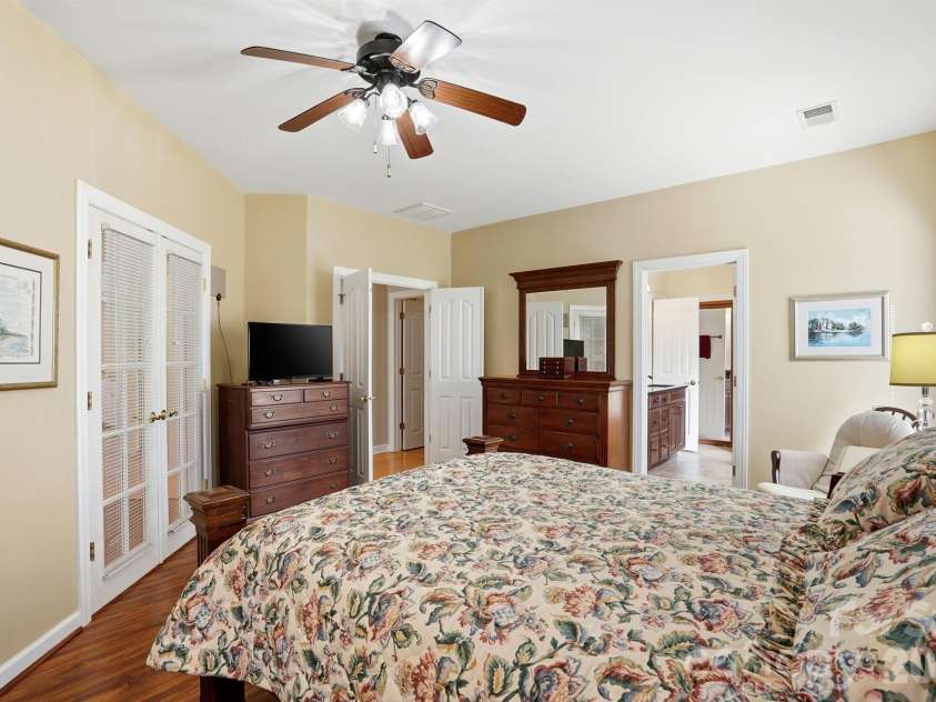 5906 Vireo Court, Charlotte, NC 28269.  MLS# CAR4340513, YatesRealty ID 7068. 