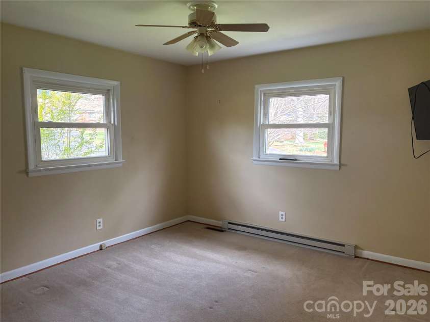 2137 23rd Street Drive, Hickory, NC 28602.  MLS# CAR4356350, YatesRealty ID 7070. Bedroom 2