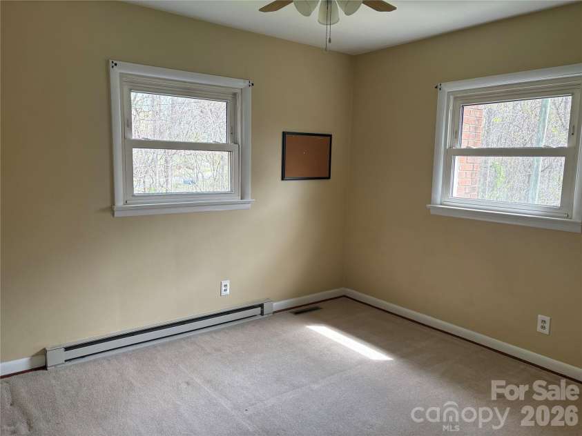 2137 23rd Street Drive, Hickory, NC 28602.  MLS# CAR4356350, YatesRealty ID 7070. Bedroom 3