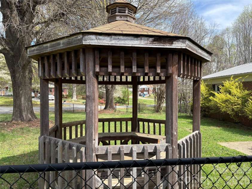 2137 23rd Street Drive, Hickory, NC 28602.  MLS# CAR4356350, YatesRealty ID 7070. Gazebo