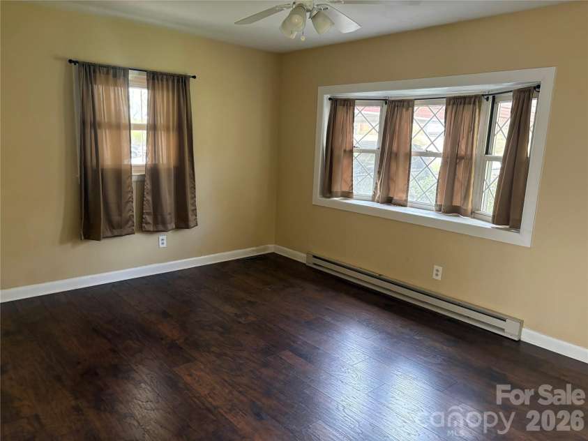 2137 23rd Street Drive, Hickory, NC 28602.  MLS# CAR4356350, YatesRealty ID 7070. Living room