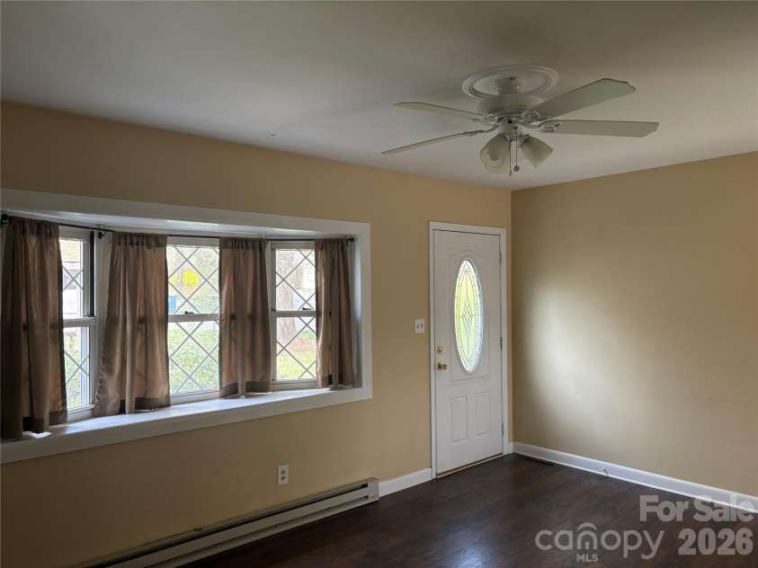 2137 23rd Street Drive, Hickory, NC 28602.  MLS# CAR4356350, YatesRealty ID 7070. Living room