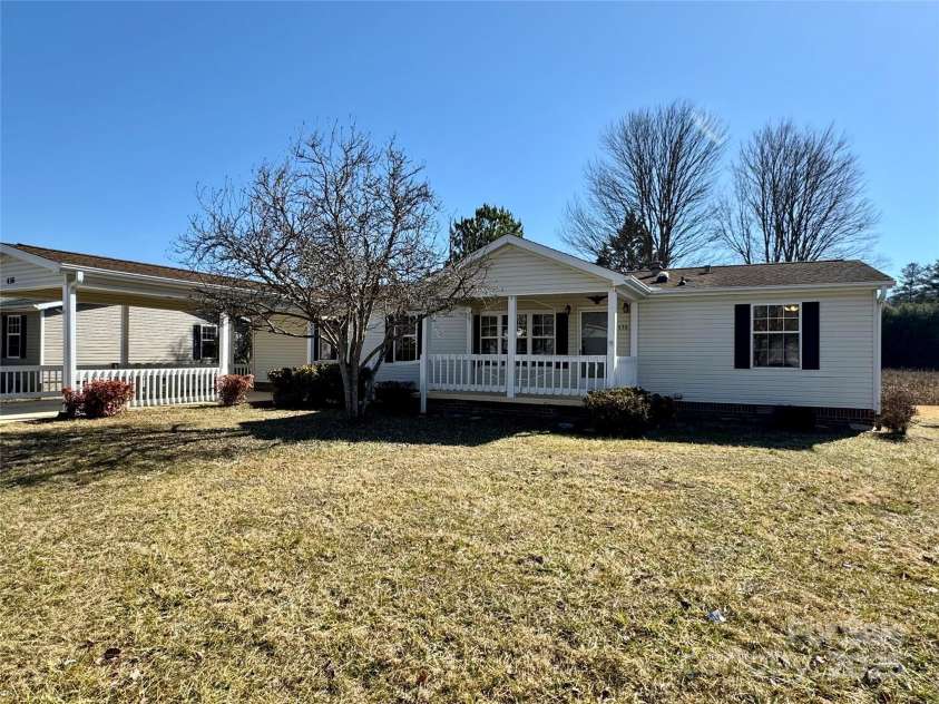 436 Riverwind Drive, Hendersonville, NC 28739.  MLS# CAR4219955, YatesRealty ID 7070. 