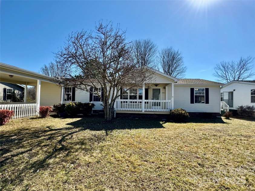 436 Riverwind Drive, Hendersonville, NC 28739.  MLS# CAR4219955, YatesRealty ID 7070. 