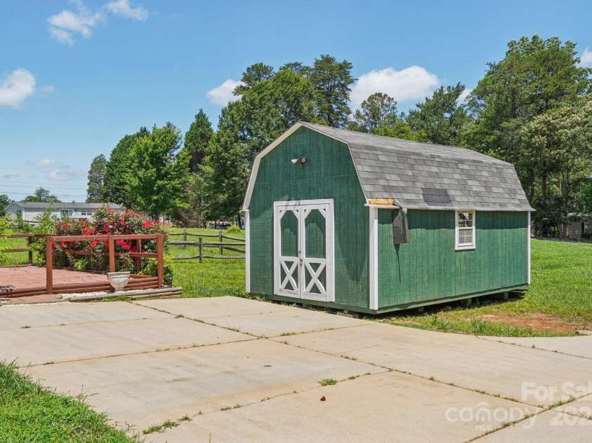 1069 Heather Glen Drive, Catawba, NC 28609.  MLS# CAR4273544, YatesRealty ID 7071. Shed Conveys