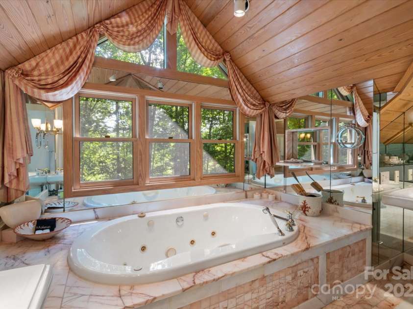 44 Orchard Mountain Road, Saluda, NC 28773.  MLS# CAR4141136, YatesRealty ID 7072. Primary Bathroom with Beautiful Garden Tub