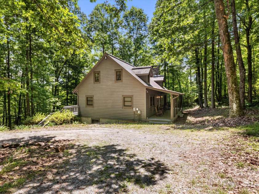 44 Orchard Mountain Road, Saluda, NC 28773.  MLS# CAR4141136, YatesRealty ID 7072. View of Circle Driveway