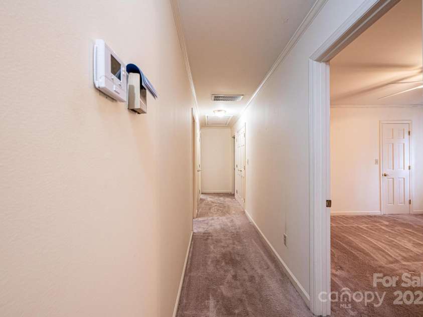 370 21st Avenue, Hickory, NC 28601.  MLS# CAR4168618, YatesRealty ID 7073. 