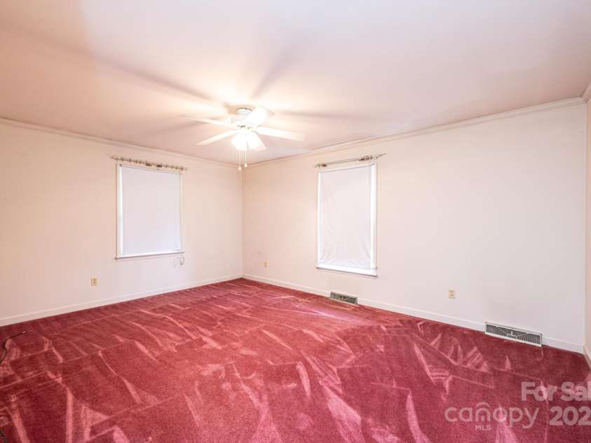 370 21st Avenue, Hickory, NC 28601.  MLS# CAR4168618, YatesRealty ID 7073. 