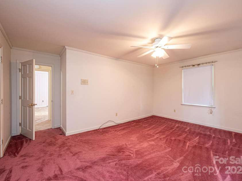 370 21st Avenue, Hickory, NC 28601.  MLS# CAR4168618, YatesRealty ID 7073. 