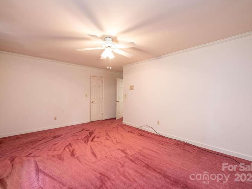 370 21st Avenue, Hickory, NC 28601.  MLS# CAR4168618, YatesRealty ID 7073. 