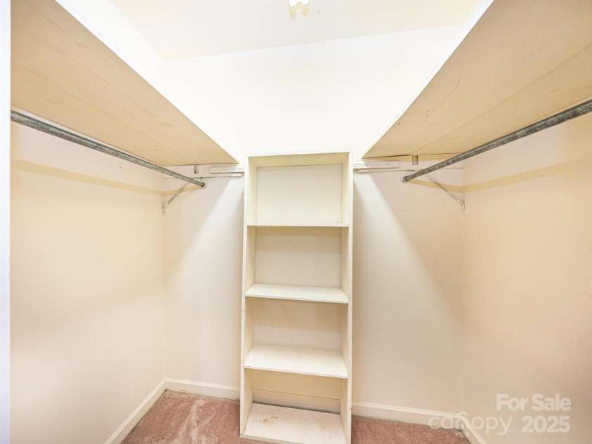 370 21st Avenue, Hickory, NC 28601.  MLS# CAR4168618, YatesRealty ID 7073. 