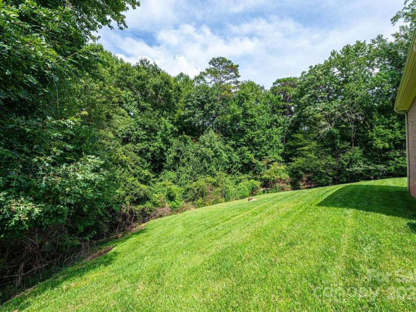 370 21st Avenue, Hickory, NC 28601.  MLS# CAR4168618, YatesRealty ID 7073. 