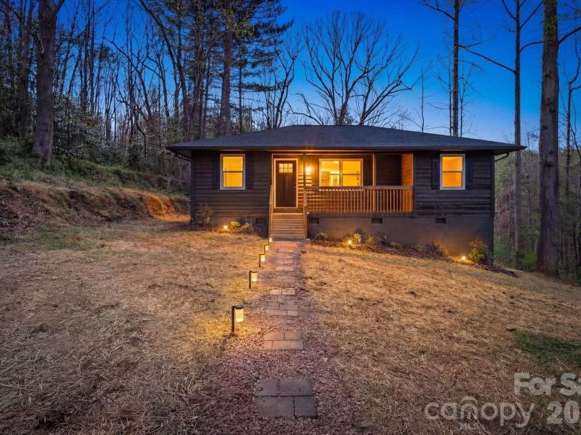 4515 Rudisill Street, Hickory, NC 28602.  MLS# CAR4362337, YatesRealty ID 7073. 
