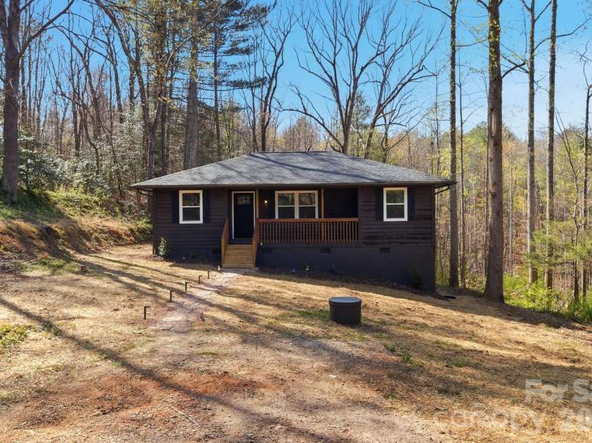 4515 Rudisill Street, Hickory, NC 28602.  MLS# CAR4362337, YatesRealty ID 7073. 