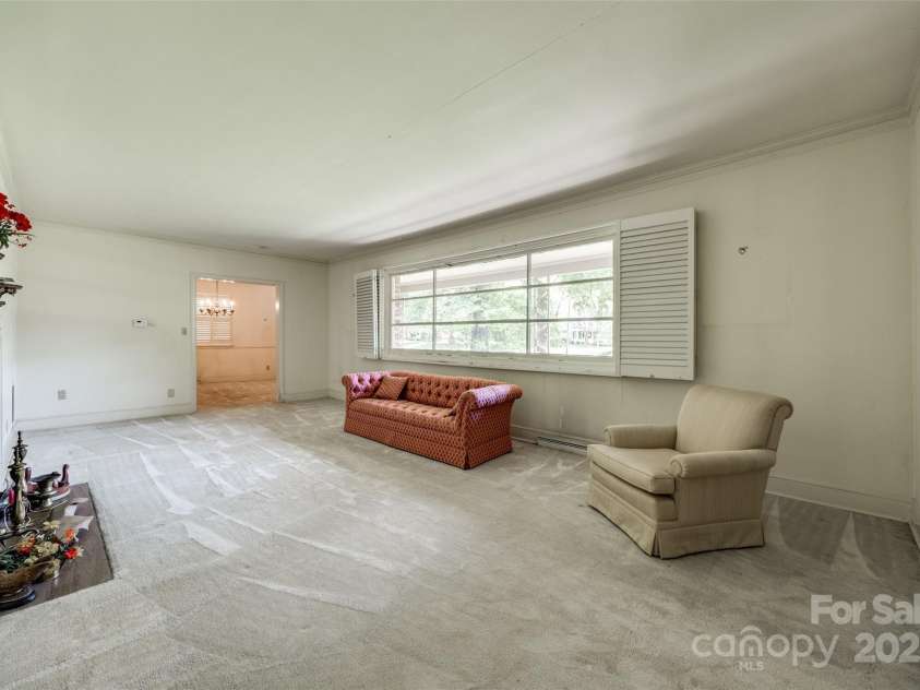 3330 Foxcroft Road, Charlotte, NC 28211.  MLS# CAR4240478, YatesRealty ID 7074. 