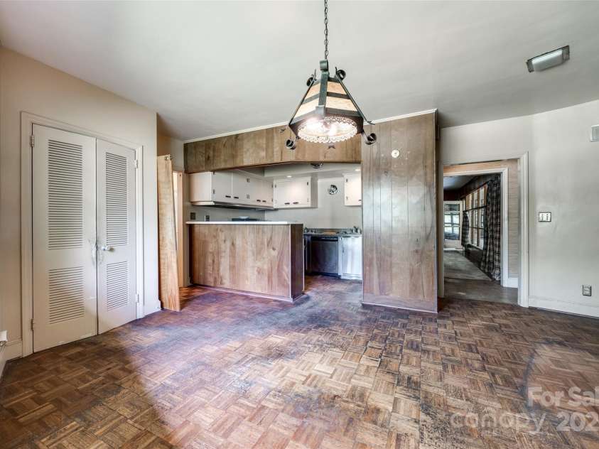 3330 Foxcroft Road, Charlotte, NC 28211.  MLS# CAR4240478, YatesRealty ID 7074. 
