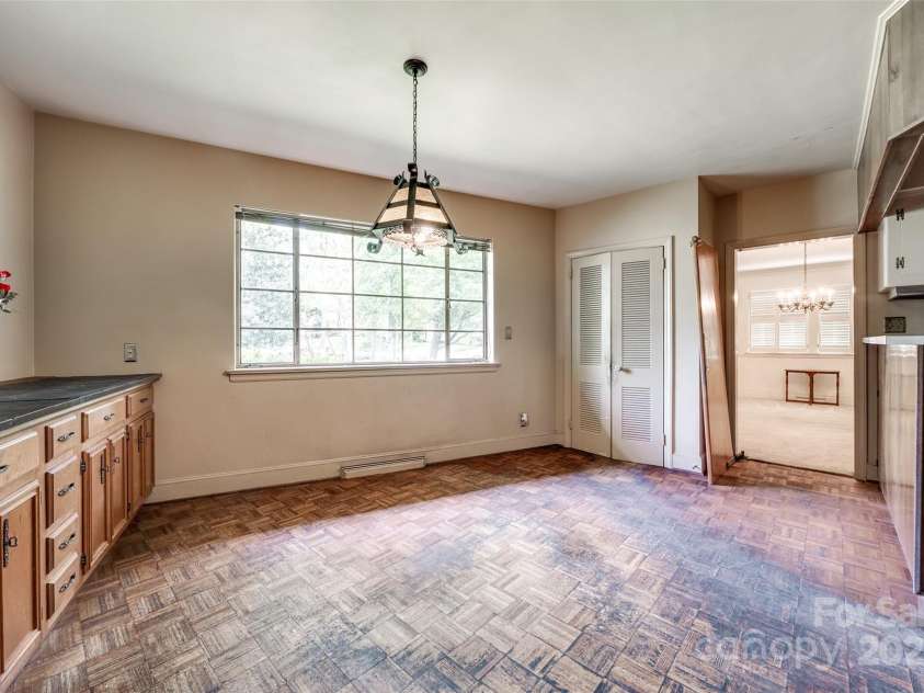 3330 Foxcroft Road, Charlotte, NC 28211.  MLS# CAR4240478, YatesRealty ID 7074. 