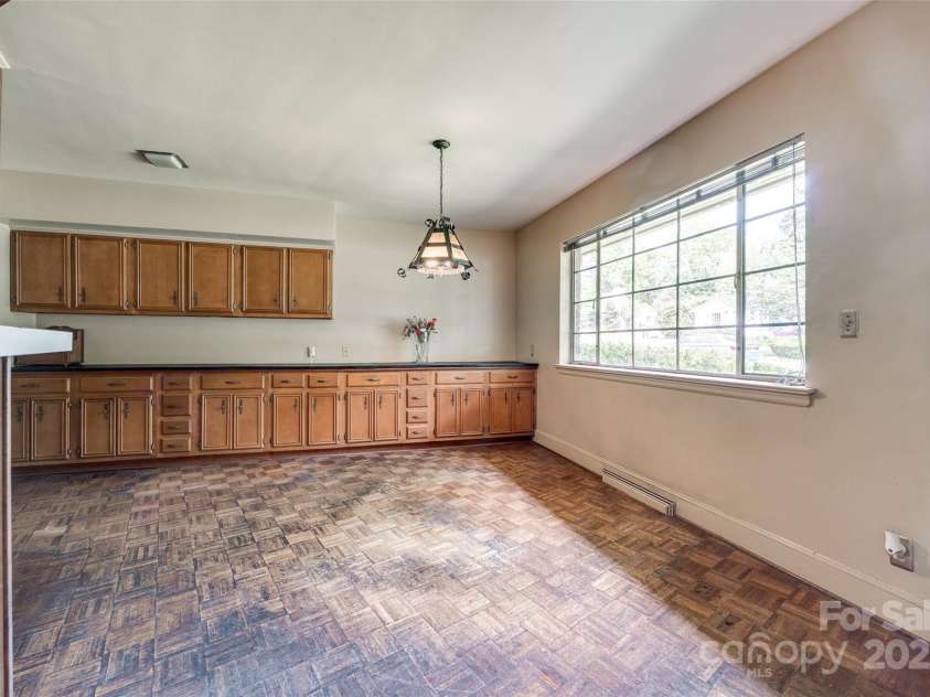 3330 Foxcroft Road, Charlotte, NC 28211.  MLS# CAR4240478, YatesRealty ID 7074. 