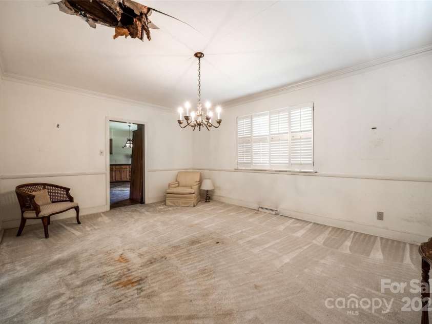3330 Foxcroft Road, Charlotte, NC 28211.  MLS# CAR4240478, YatesRealty ID 7074. 