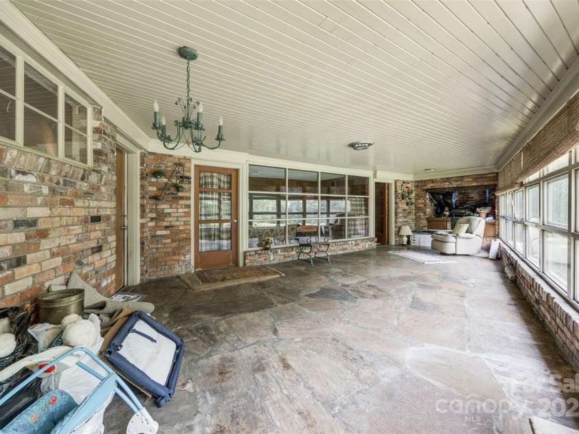 3330 Foxcroft Road, Charlotte, NC 28211.  MLS# CAR4240478, YatesRealty ID 7074. 