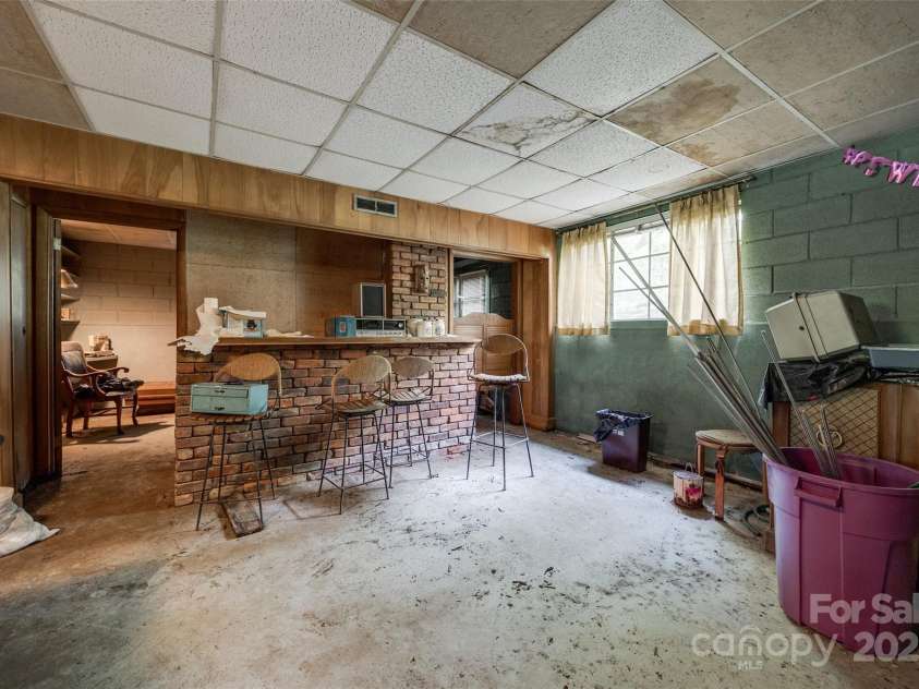 3330 Foxcroft Road, Charlotte, NC 28211.  MLS# CAR4240478, YatesRealty ID 7074. 