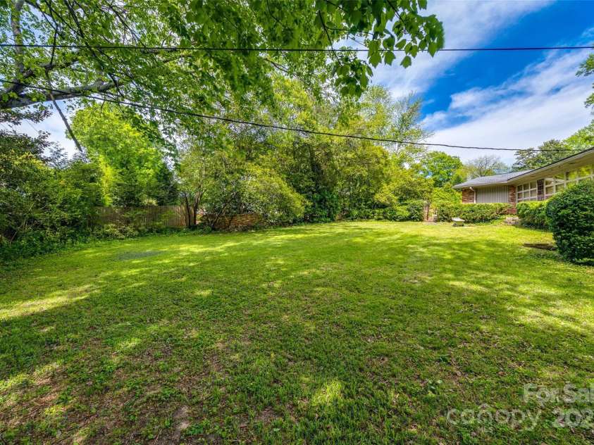 3330 Foxcroft Road, Charlotte, NC 28211.  MLS# CAR4240478, YatesRealty ID 7074. 